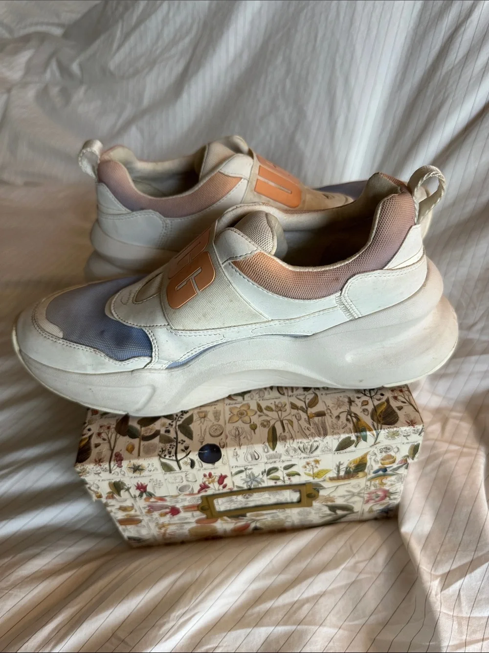 UGG - Women’s LA Flex Sneakers in Scallop Gradient - 8